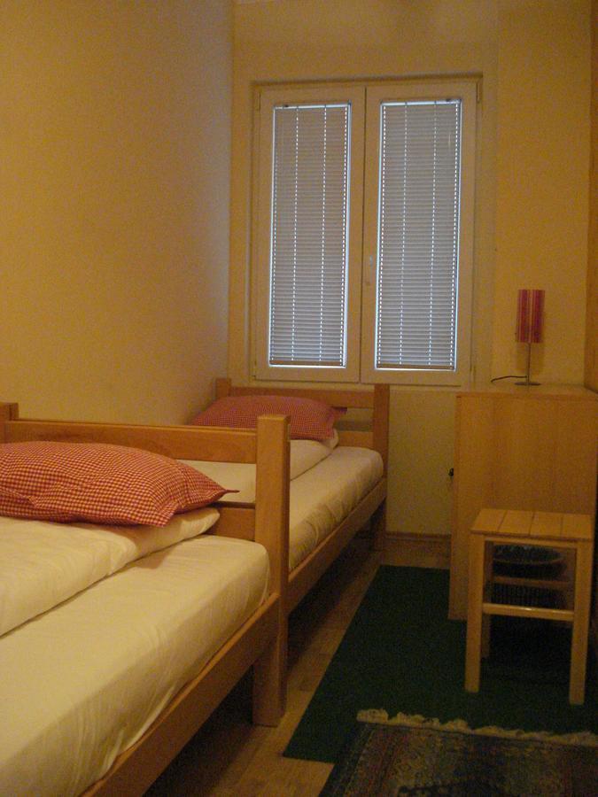 Hostel Jasmin Belgrado Buitenkant foto